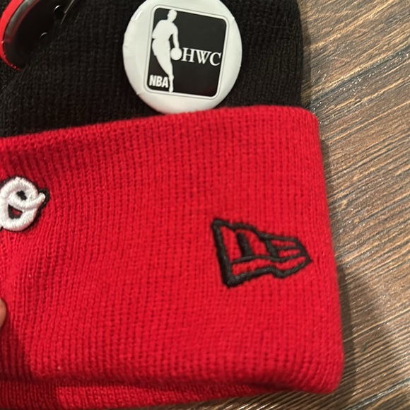 New Era Chicago Bulls Pom Beanie with Pins / Button up Chilbulhc team Unisex - Picture 3 of 7